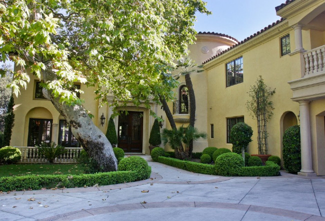A Larger Home In A Light Yellow Stucco Color A Larger Home In A Light Yellow Stucco Color